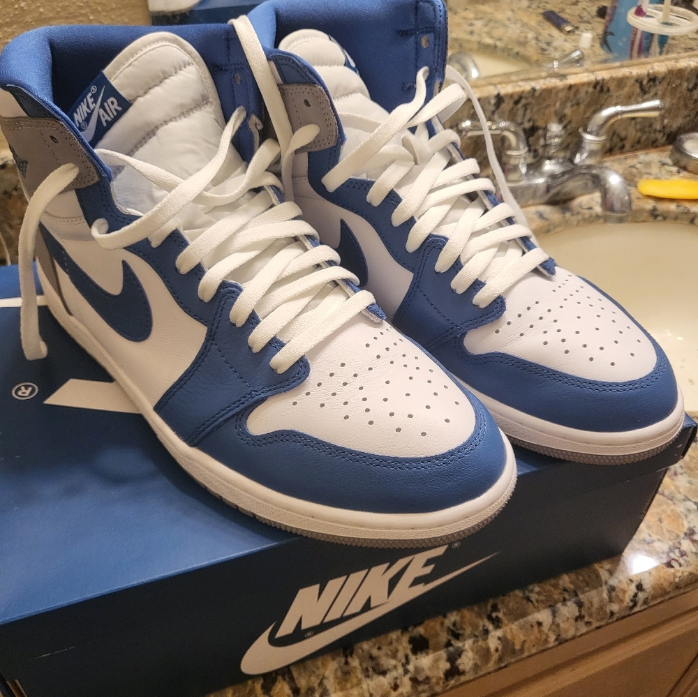 Jordan 1 true blue size 12.5 men